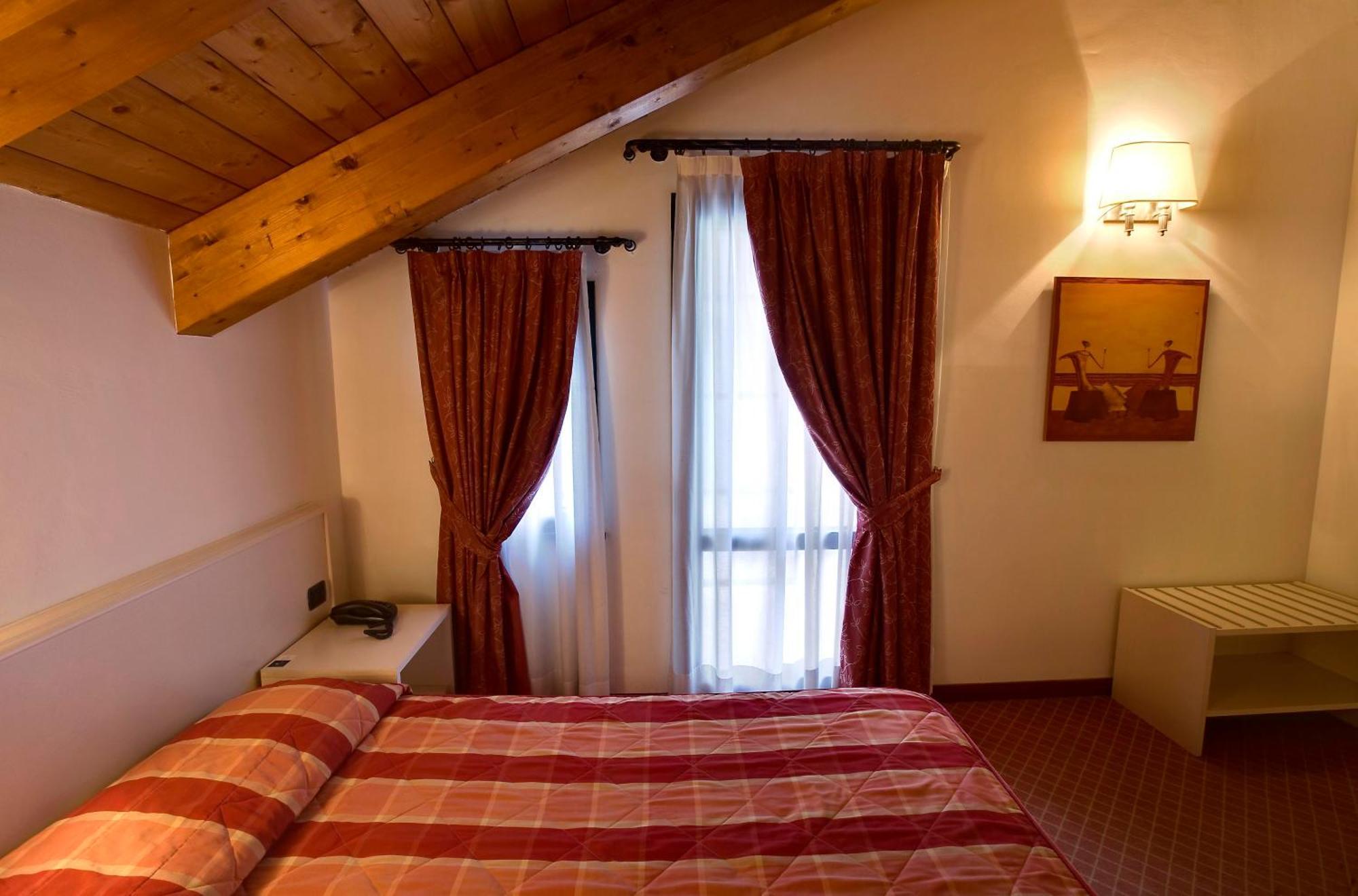 Hotel Gallia Pianezza Exteriör bild