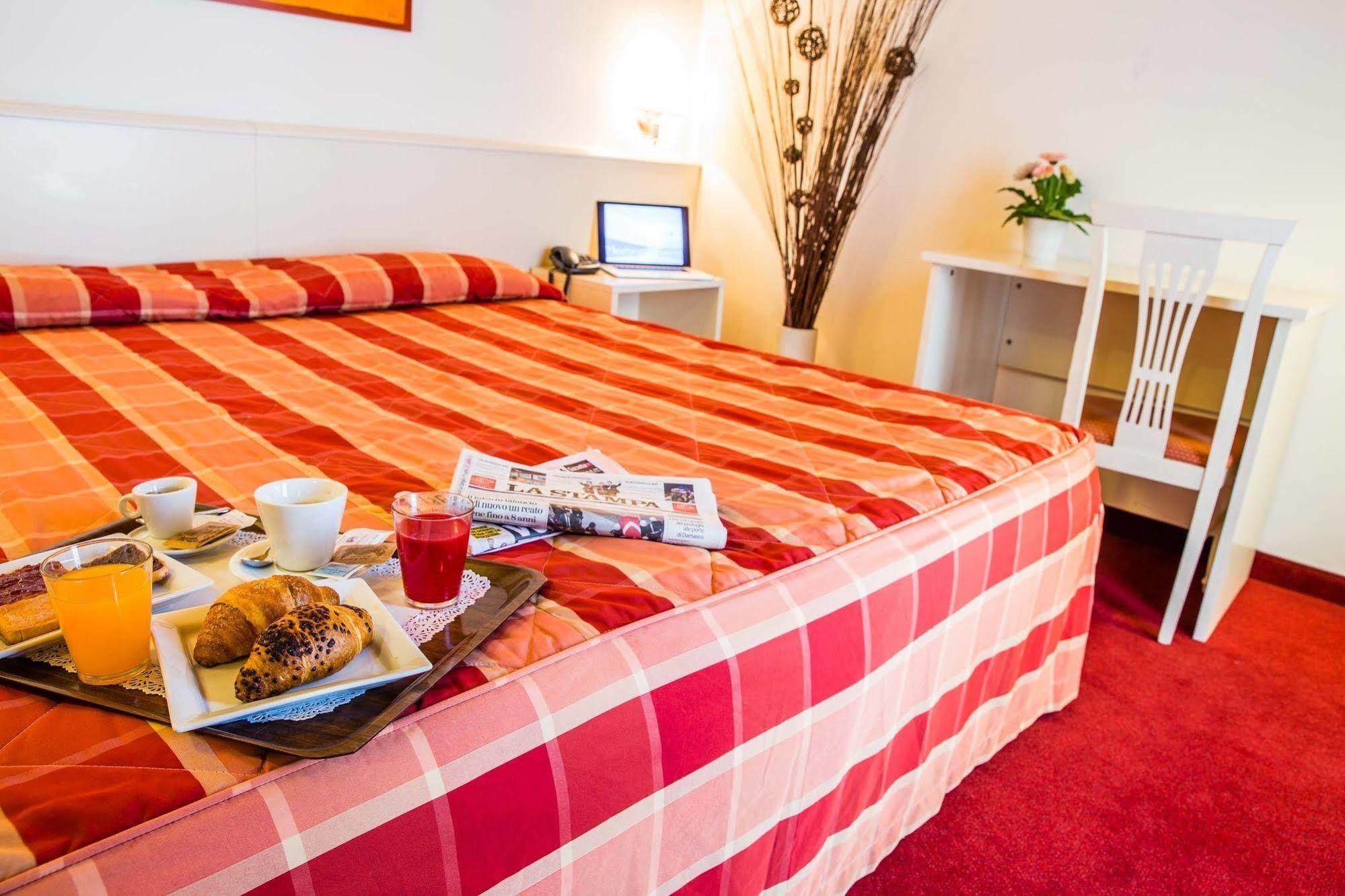 Hotel Gallia Pianezza Exteriör bild