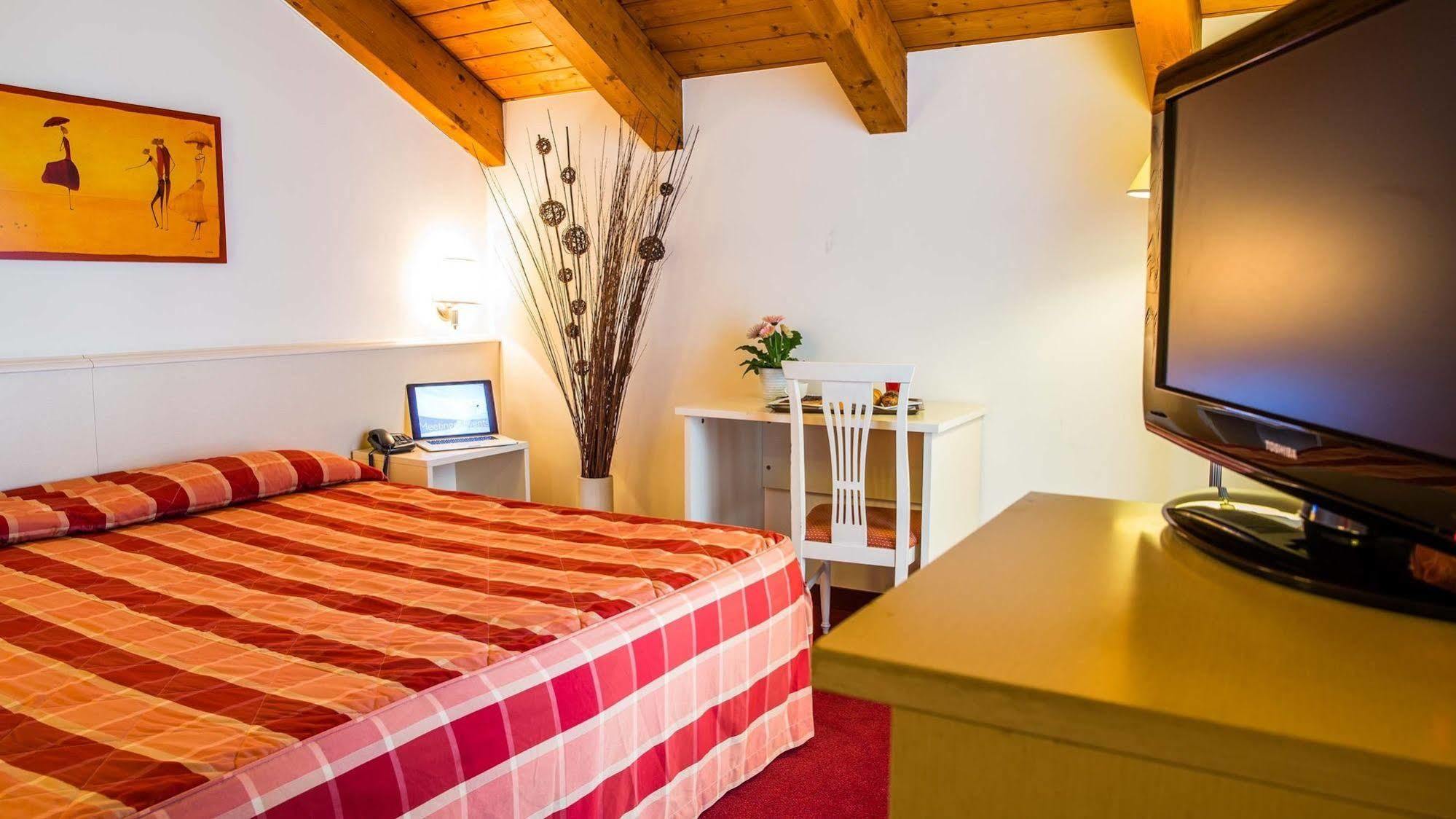 Hotel Gallia Pianezza Exteriör bild
