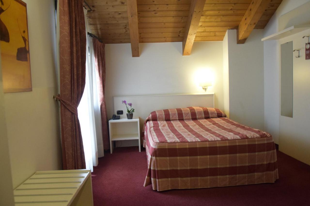 Hotel Gallia Pianezza Exteriör bild