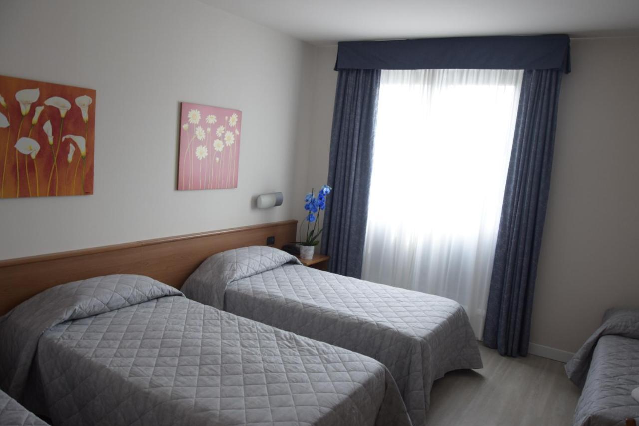 Hotel Gallia Pianezza Exteriör bild